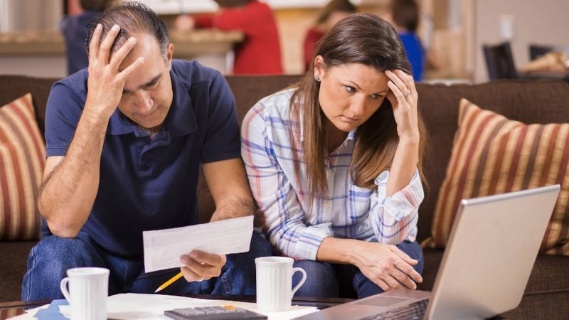 El 52% de los argentinos no llega a fin de mes: Fundación Pensar advirtió sobre el impacto social del primer año de Milei